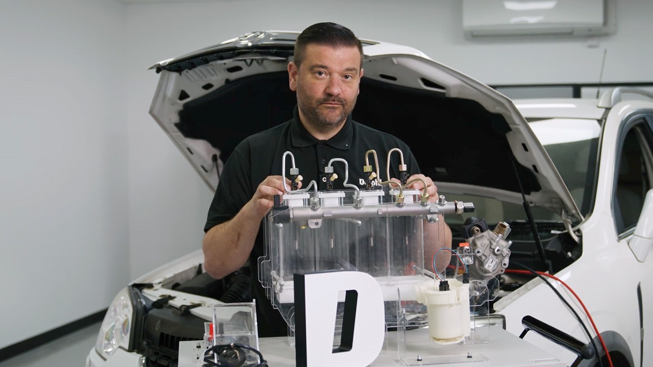 Cómo purgar un sistema de combustible diésel después de instalar nuevos componentes | Masters of Motion